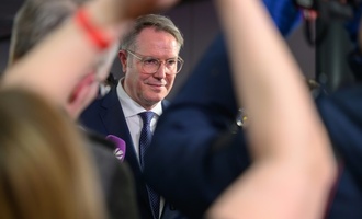 Scheidender Mainzer Ministerpräsident Schweitzer will in Landespolitik bleiben