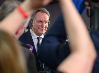 Scheidender Mainzer Ministerpräsident Schweitzer will in Landespolitik bleiben