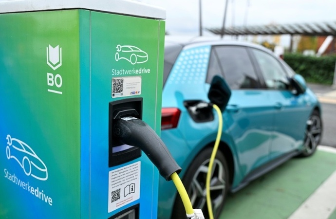 Schwacher EU-Neuwagenmarkt im Februar - Verbrenner-Anteil weiter rückläufig