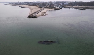 Gestrandeter Wal vor Schleswig-Holstein: Hoffnungen ruhen auf Schwimmbagger