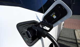 Bund fördert Bau von E-Autoladesäulen für Mehrparteienhäuser