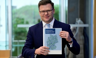 Acht Milliarden Euro mehr für Klimaschutz - Bundeskabinett verabschiedet Programm