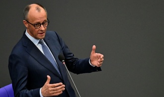 Merz verteidigt Streichung von Mitteln für Demokratieförderung