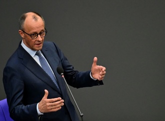 Merz verteidigt Streichung von Mitteln für Demokratieförderung