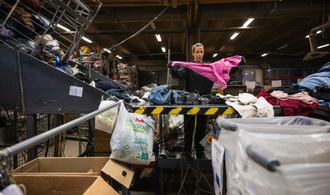 ''Massenhaft'' Fast Fashion: Umweltminister will Hersteller in die Pflicht nehmen