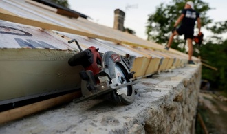 Reparaturen am Haus: Eigentümer müssen nicht zwingend mehrere Angebote einholen