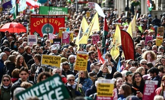 Zehntausende demonstrieren in London gegen Rechtsextremismus