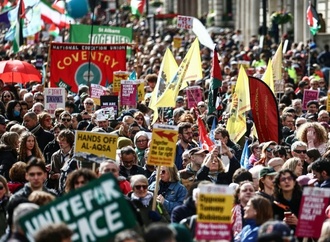 Zehntausende demonstrieren in London gegen Rechtsextremismus