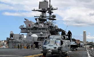 Amphibisches Angriffsschiff ''USS Tripoli'' in Golfregion eingetroffen