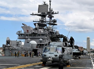 Amphibisches Angriffsschiff ''USS Tripoli'' in Golfregion eingetroffen