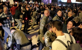 Hunderte Israelis protestieren gegen Iran-Krieg