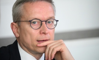 Digitalminister Wildberger warnt vor drohendem Jobverlust durch Künstliche Intelligenz