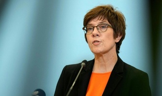 Kramp-Karrenbauer fordert CDU zu klarer Abgrenzung von AfD auf