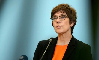 Kramp-Karrenbauer fordert CDU zu klarer Abgrenzung von AfD auf