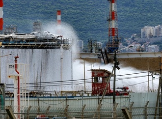 Brand in Israels wichtigster Raffinerie - Armee meldet iranische Raketenangriffe