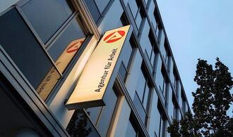 Arbeitslosenzahl bleibt über Drei-Millionen-Marke