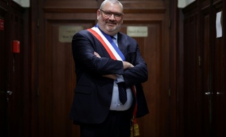 Französische Bürgermeister holen EU-Fahnen ein - heftige Kritik