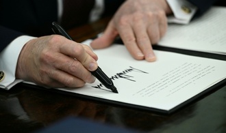 Trump unterzeichnet Dekret zur Erschwerung der Briefwahl