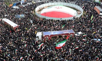 Tausende nehmen in Teheran Abschied von getötetem Marinekommandeur