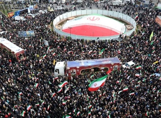 Tausende nehmen in Teheran Abschied von getötetem Marinekommandeur