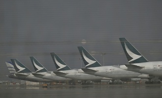 Airlines erhöhen Treibstoffzuschläge - Lufthansa weniger von Kerosin-Preisanstieg betroffen