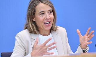 Ex-Wirtschaftsweise drängt Reiche und Habeck zum Krisen-Gespräch