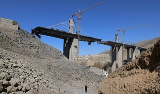 Zerstörung von Irans größter Brücke: Trump droht mit neuen Angriffen auf Infrastruktur