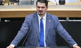 AfD-Politiker Vallendar bei Infostand ins Gesicht geschlagen