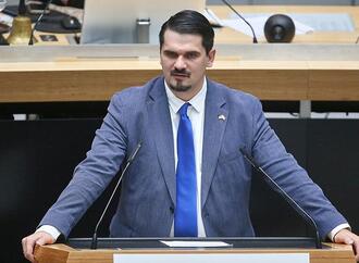 AfD-Politiker Vallendar bei Infostand ins Gesicht geschlagen