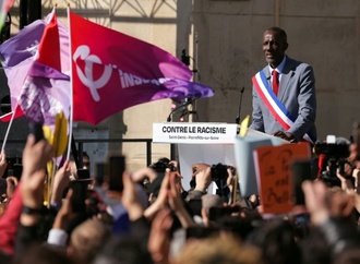 Nach Beleidigungen gegen Bürgermeister: Tausende demonstrieren in Saint-Denis gegen Rassismus