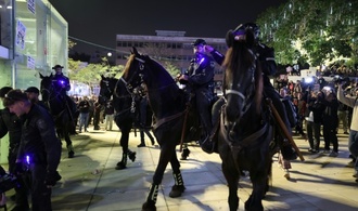 Hunderte Menschen fordern in Tel Aviv ein Ende des Iran-Kriegs