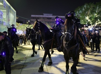 Hunderte Menschen fordern in Tel Aviv ein Ende des Iran-Kriegs