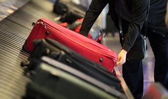 Streit über Auslandsreisen junger Männer