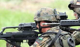 Ausreisen: Kriegsdienstgegner sehen Vorbereitung für Wehrpflicht