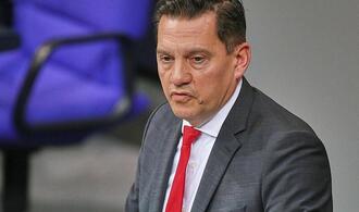 Fechner bezweifelt Genehmigungspflicht für Auslandsaufenthalte