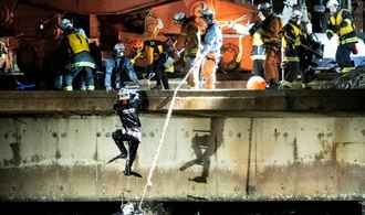 Riesiges Baugerüst stürzt ein - Vier Verletzte und ein Vermisster in Japan