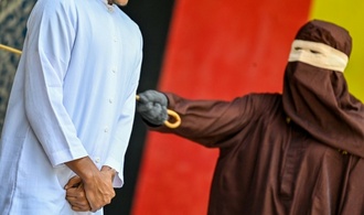 Außerehelicher Sex: Paar in Indonesien mit je 100 Stockhieben bestraft