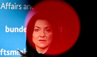 Reiche will Rente an Lebenserwartung koppeln und lehnt höhere Spitzensteuer ab