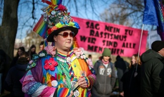 Hunderte protestieren in Magdeburg gegen AfD-Landesparteitag