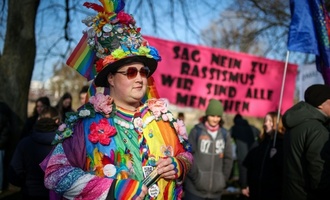 Vor Wahlen: Hunderte protestieren in Magdeburg anlässlich des AfD-Landesparteitags