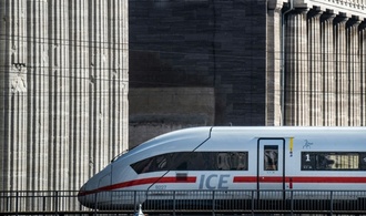 ICE nach Riss von Oberleitung in Sachsen-Anhalt gestoppt - Zwei Verletzte