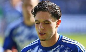 2. Bundesliga: Schalke verteidigt Tabellenführung in Unterzahl