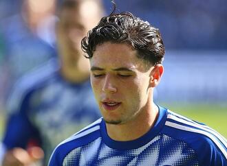 2. Bundesliga: Schalke verteidigt Tabellenführung in Unterzahl