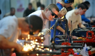 Zahl neuer Ausbildungsverträge 2025 erneut rückläufig