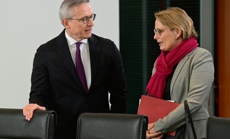 Hubig und Wildberger stellen sich Fragen des Bundestags