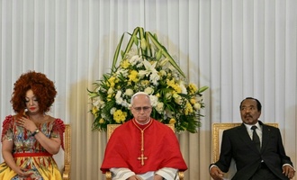 Papst ruft bei Ankunft in Kamerun zur Achtung der Menschenrechte auf