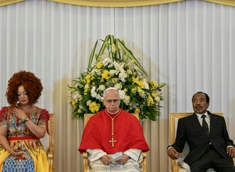 Papst ruft bei Ankunft in Kamerun zur Achtung der Menschenrechte auf