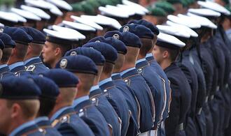 Pistorius verbannt private Handys aus Bundeswehr-Dienststellen