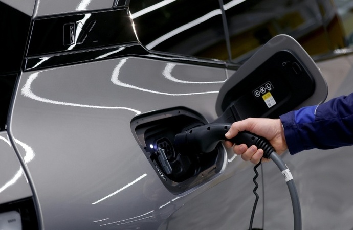 Bundestag schafft rechtliche Grundlage für E-Autoprämie