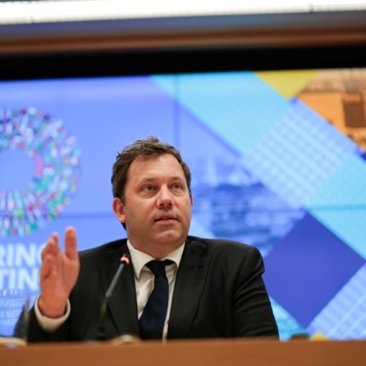 Möglicher Kerosinmangel: Klingbeil fordert Vorbereitungen in Deutschland